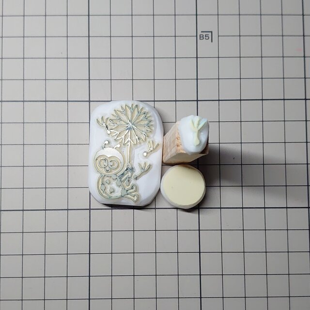 消しゴムはんこ「てんとう虫・綿毛」3個 | iichi 日々の暮らしを