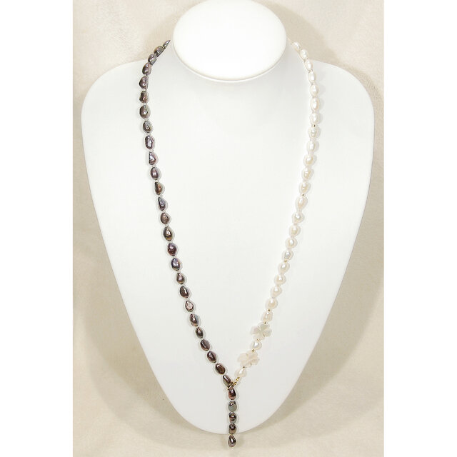 本真珠（淡水パール）と貝パーツ、ラブラドライトのYネックレス（セミバロック、マザーオブパール、白蝶、ホワイト、パープル）