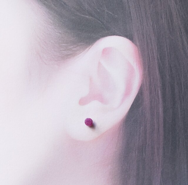 ピンクサファイア ミニピアス 原石 鉱物 天然石 シンプル 仕事