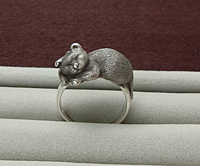 平和の象徴 銀製・黒猫『眠り猫の指輪』 ＊18金製&プラチナ製も