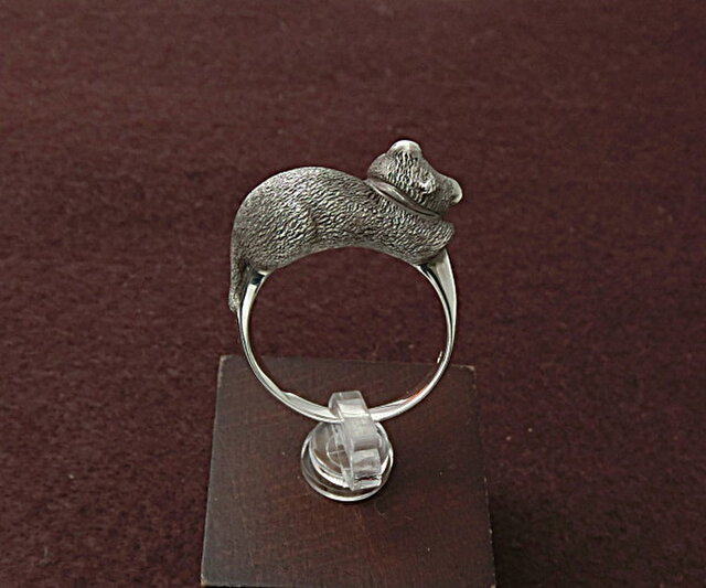 平和の象徴 銀製・黒猫『眠り猫の指輪』 ＊18金製&プラチナ製も