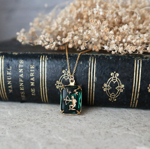 agete　10金星座デザイン 射手座　メダル型チャーム agete 10金星座デザイン 射手座 メダル型チャーム チャーム｜アガット