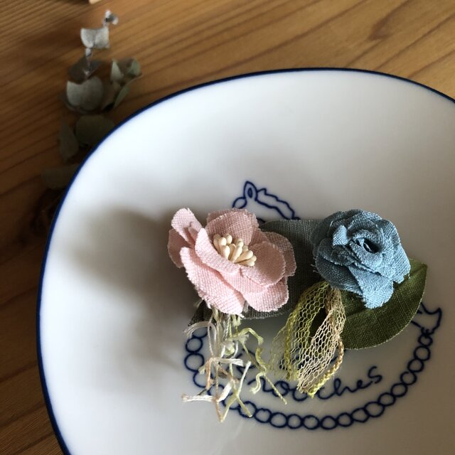 リネン生地のお花コサージュ2個セット | iichi 日々の暮らしを