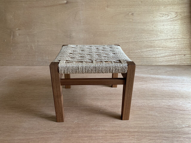 ブラックウォールナットの耳付きスツール ブラックウォールナットの耳付きスツール