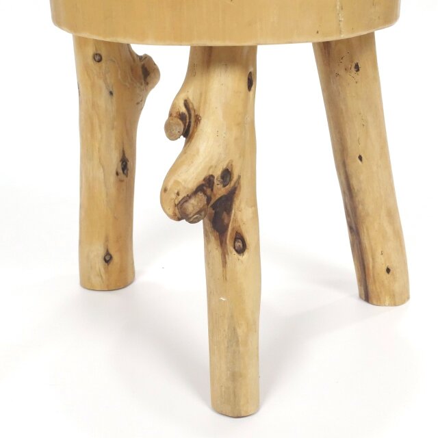 【温泉流木】椅子型かわいい丸太の飾り台スタンド001元気な枝跡 置台 ミニ花台 流木インテリア