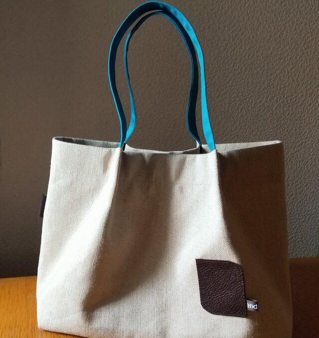 ターコイズの持ち手がいいトートバッグ