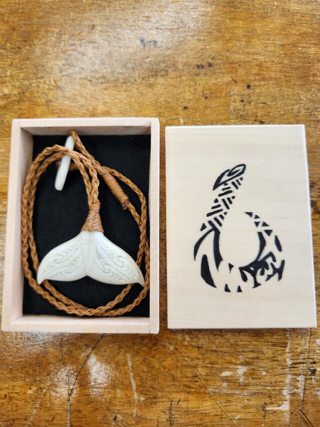 【鯨骨使用】ホエールテール ボーンカービング iichi ハンドメイド・クラフト作品・手仕事品の通販