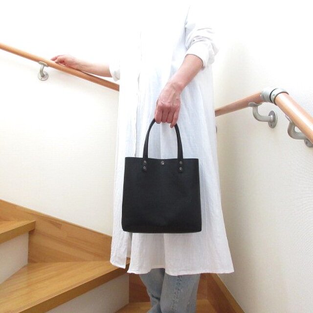 《牛革》new♪スクエアミニトート・シュリンクレザー・ブラック・0489