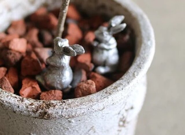 SOUJU> 素敵な オリーブの木 ＜チプレッシーノ＞とうさぎさん