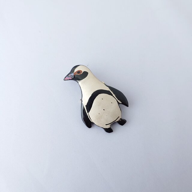 ケープペンギン 漆ブローチ | iichi 日々の暮らしを心地よくする