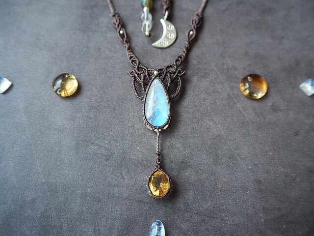 天然石のモザイクマクラメネックレス 透明ブルー☆フローライト原石 マクラメネックレス899 | iichi