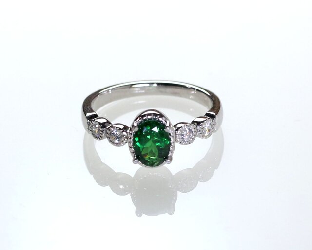 Pt900 ツァボライトリング 0.89ct | iichi 日々の暮らしを心地よくする