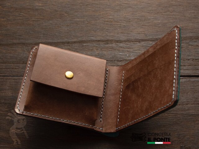 【一点物】薄い二つ折り財布　ハンドメイド イタリアンレザー 手縫い 手染め イタリアンレザー】手縫いのアミュレット（二つ折り財布