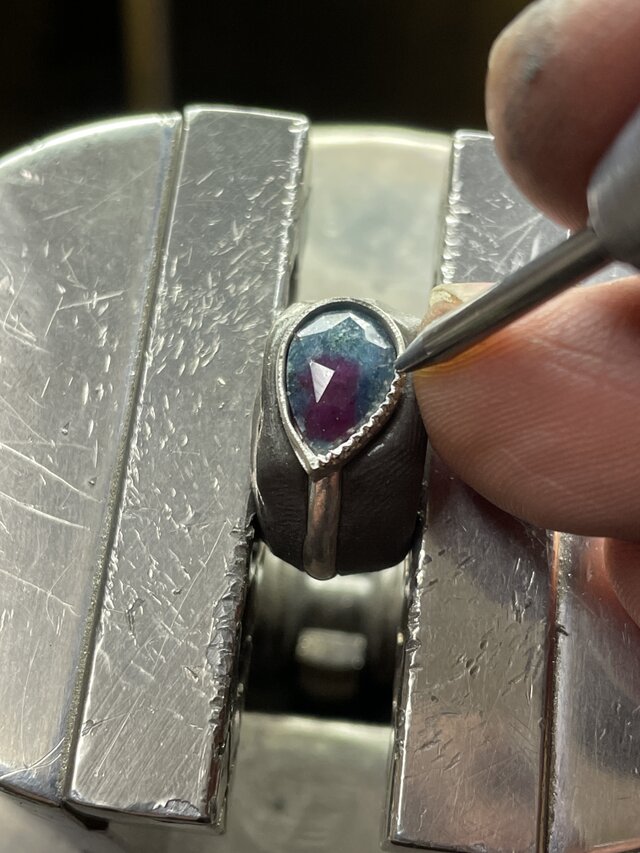 ルビー in カイヤナイト しずく 1.75ct シルバーSV925リング | iichi ルビー in カイヤナイト しずく 1.75ct シルバーSV925リング | iichi