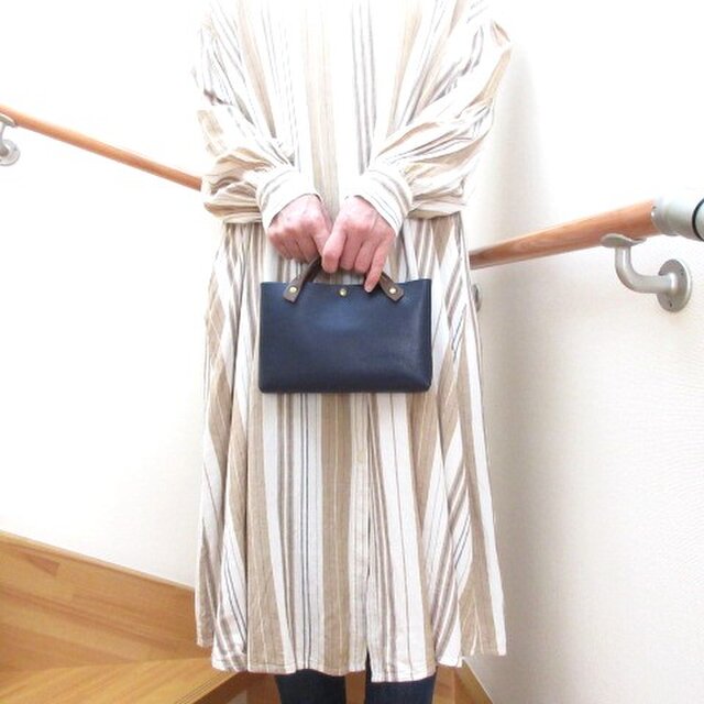《牛革》便利で可愛い♪使って楽しい♪バッグインバッグ・ネイビー・028