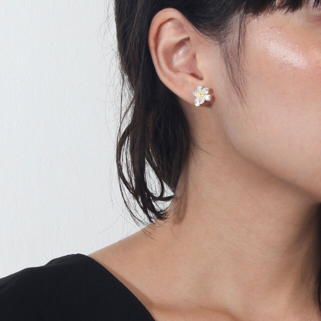 『5073』ハンドメイドピアス フリージア ピアスⅠ. | iichi 日々の暮らしを心地よくする