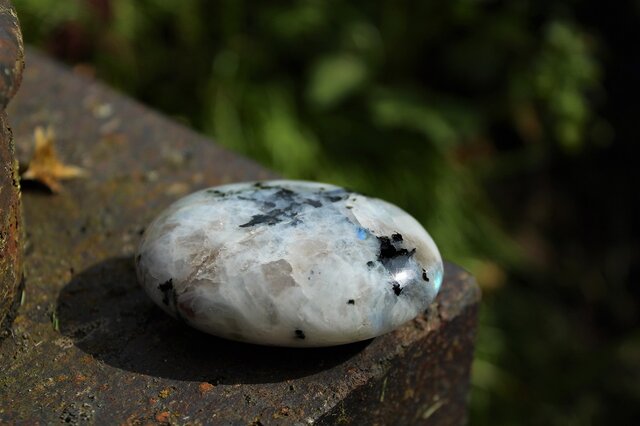 ムーンストーン パームストーン | iichi 日々の暮らしを心地よくする