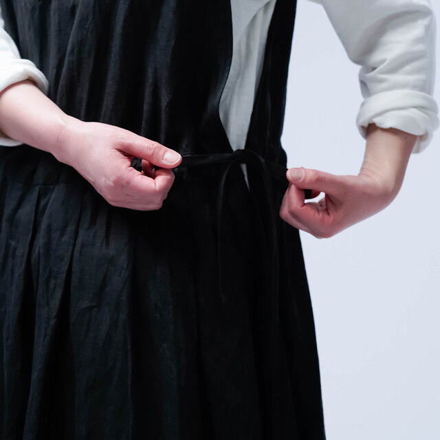 wafu】リネンワンピース 重ね着の新しい魅力発見 プザムドレス / 黒色