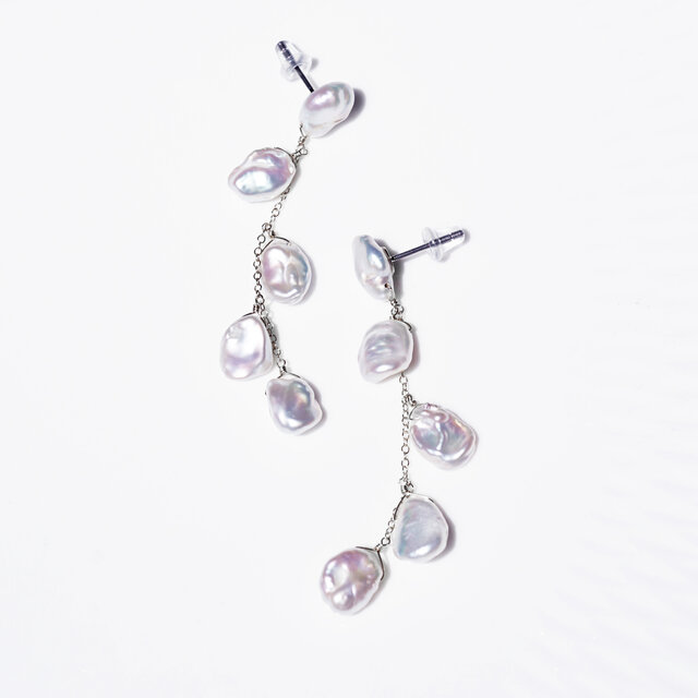 バロック淡水真珠のゆらゆらサージカルステンレスロングピアス　～Cecilie