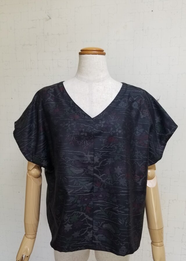 大島紬リメイク　Vネックフレンチスリーブブラウス