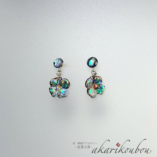 【K18】漆ピアス フラワーモチーフ 螺鈿ピアス 銀蒔絵 金蒔絵:18金ポスト金具 伝統工芸 螺鈿ジュエリー 螺鈿アクセサリー ハンドメイド