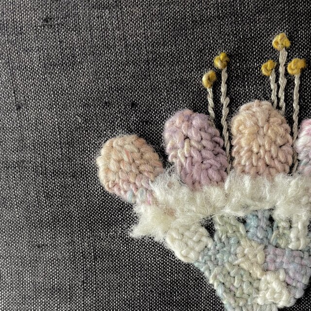 一点もの】『手紡ぎ糸のお花. b'』手刺繍ファブリックパネル 【公式通販】