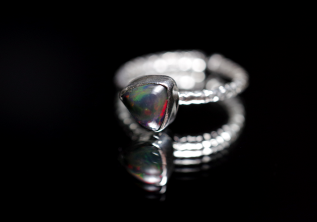 ☆ 新作 ☆『Black Opal』☆の世界でひとつの天然石リングsilver925