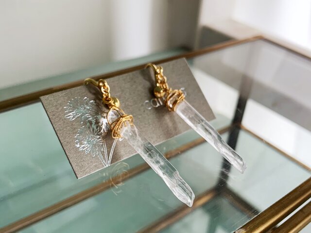 4月の誕生石】水晶（クリスタルクォーツ）の氷柱ピアス