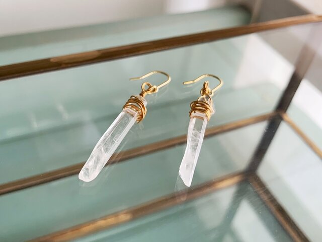 4月の誕生石】水晶（クリスタルクォーツ）の氷柱ピアス