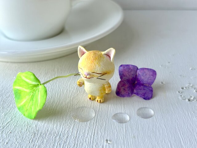 葉っぱの傘でお迎えに来たニャ〜猫さん 黄トラ | iichi 日々の暮らしを