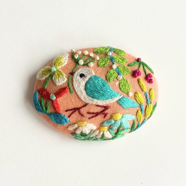 ことりと草花の刺繍ブローチ(botanical）