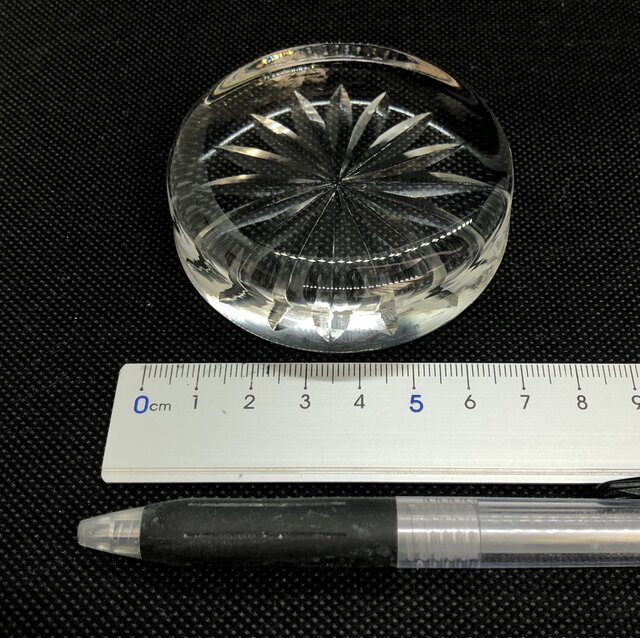 十六菊紋ペーパーウェイト | iichi 日々の暮らしを心地よくする