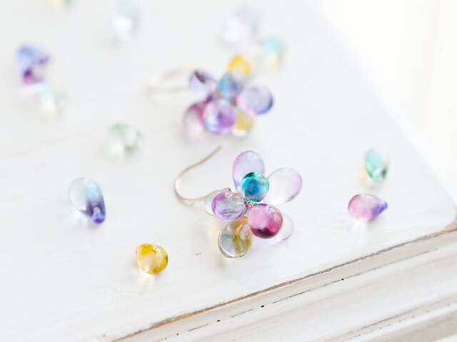 14kgfピアス】カラフルなのに上品 淡い虹色 レインボー花火 | iichi