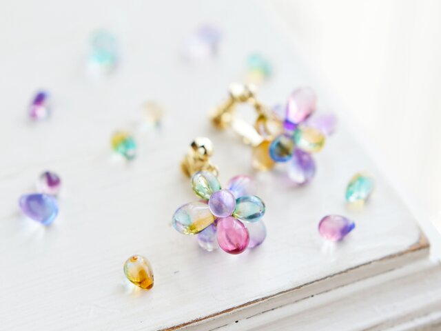イヤリング】カラフルなのに上品 淡い虹色 レインボー花火 | iichi