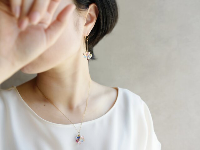 14kgfピアス】カラフルなのに上品 淡い虹色 手持ち花火 | iichi 日々の