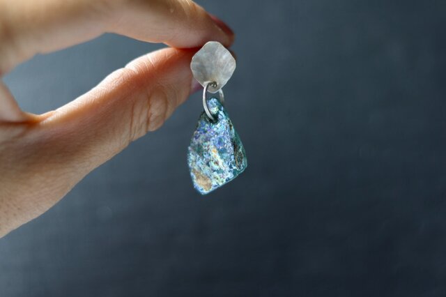 ローマングラスのピアス ＃1 | iichi 日々の暮らしを心地よくする