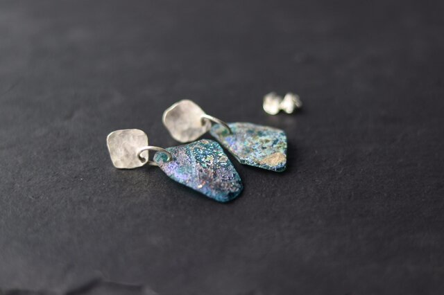 ローマングラスのピアス ＃1 | iichi 日々の暮らしを心地よくする