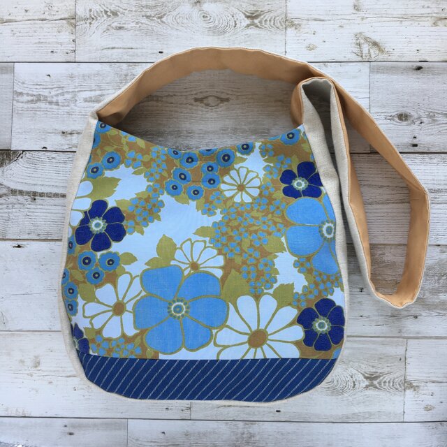 ショルダーバッグ　斜め掛け　ブルーの花とストライプ