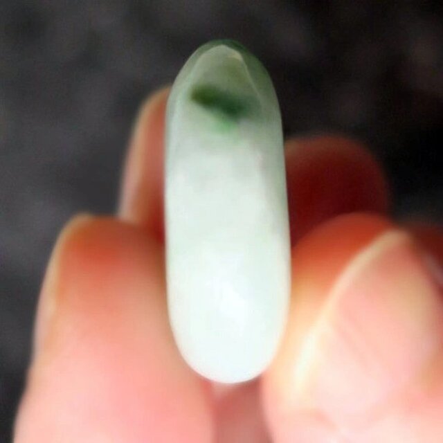 翡翠(ヒスイ) 勾玉 糸魚川ひすい 天然石 22mm 桐箱入り 日本製