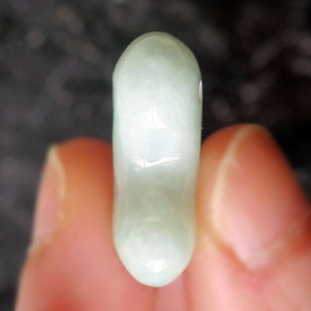 翡翠(ヒスイ) 勾玉 糸魚川ひすい 天然石 22mm 桐箱入り 日本製