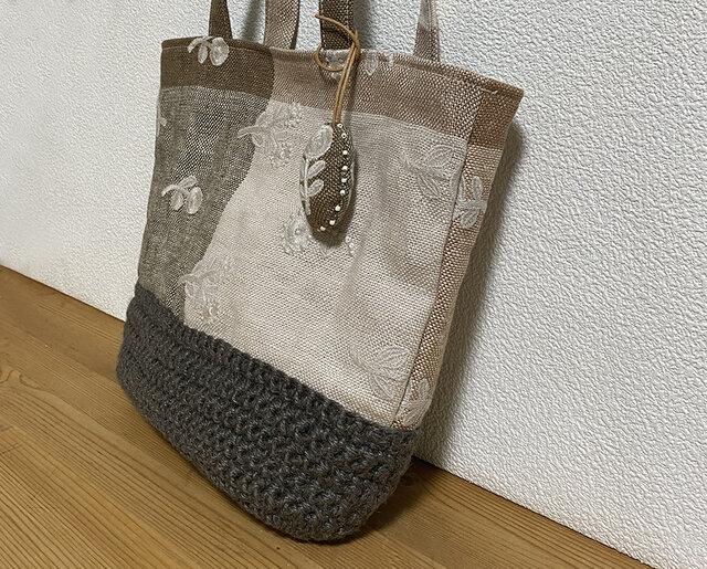 ミナペルホネンのボヌール花柄かばん（グレー色麻編み） | iichi 日々