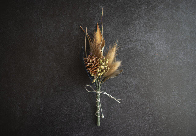 ブラウンのナチュラルブーケ（ブートニア付き） | iichi 日々の暮らし