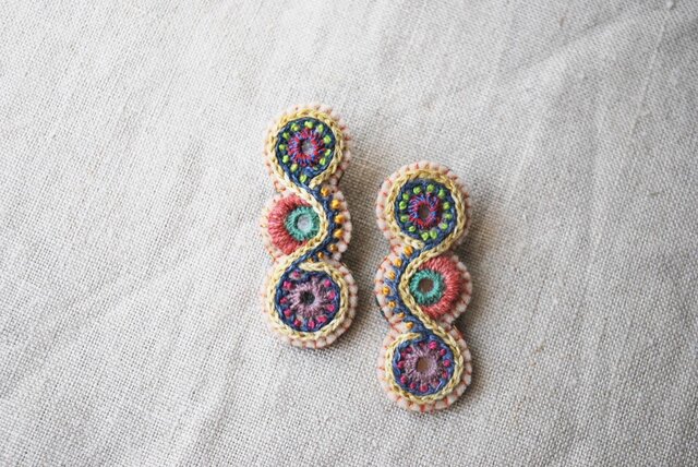 まる3つミラー刺繍ピアス | iichi 日々の暮らしを心地よくする