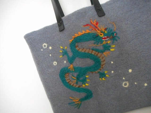 登り龍のバッグ | iichi 日々の暮らしを心地よくするハンドメイドや