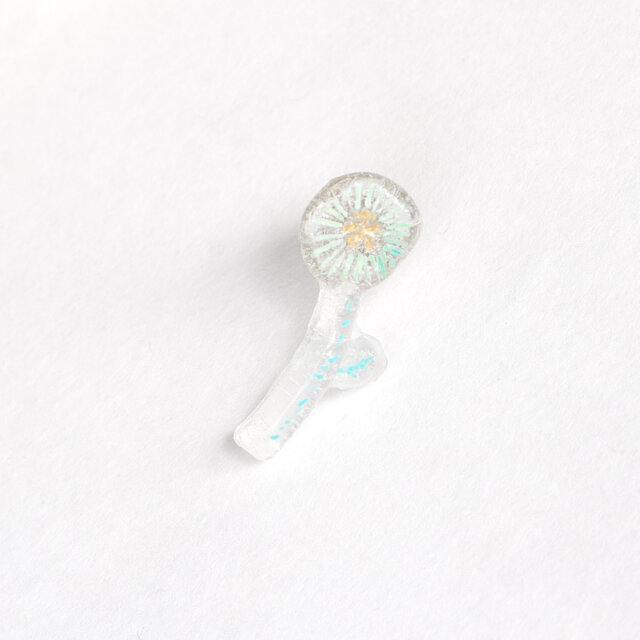 ガラスのお花のピンブローチ( ライトグリーン )