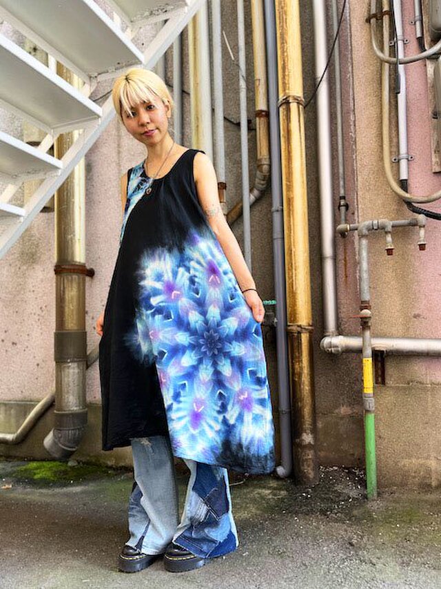 タイダイ染め　新型ノースリーブワンピース 　ブラックビューティ　幻想的な藍色のスノーフレイク HD19-72