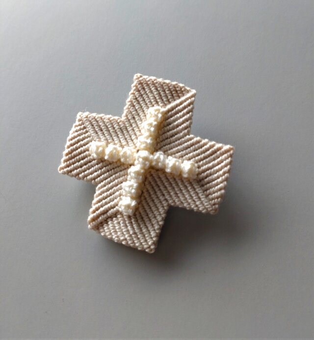 ブローチ　クロス