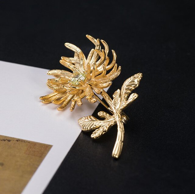 菊 金属工芸 ブローチ 在銘 祐香 菊 金属工芸 ブローチ 在銘 祐香 菊 金属工芸 ブローチ 在銘 祐香Ω