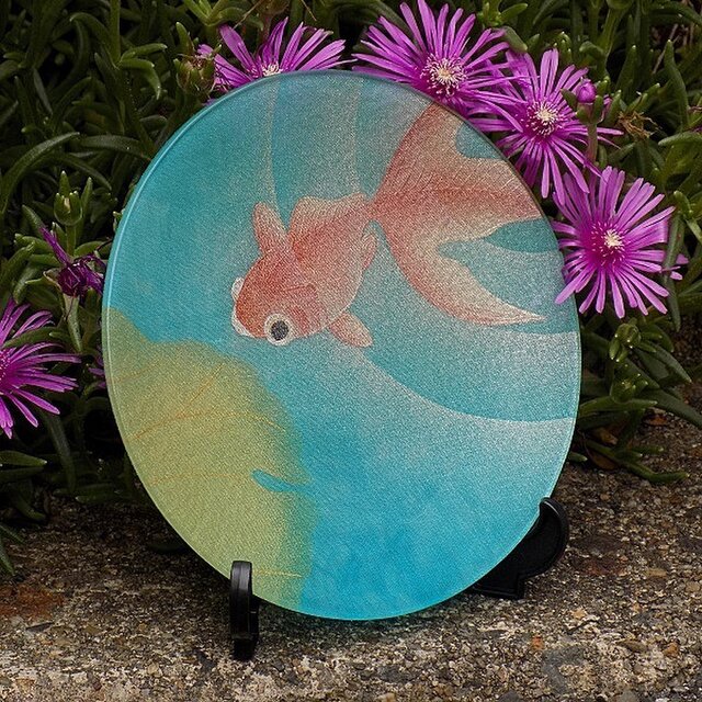 ガラス製飾り皿　金彩ガラス皿　「游」　金魚　丸形