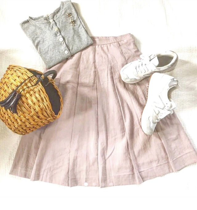 春夏秋の柔らかハーフリネン♪スマートシルエット☆大人可愛いタックフレアスカート グレイピンク